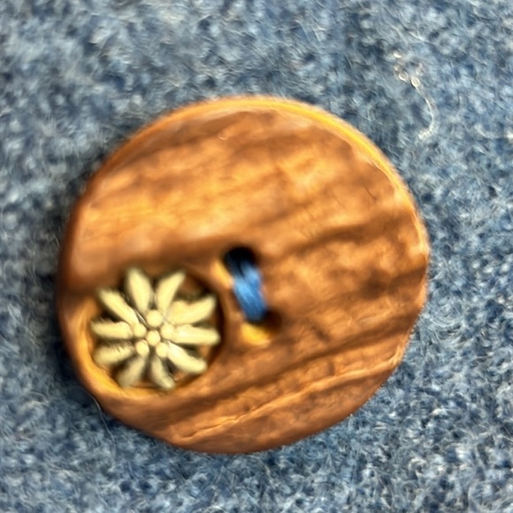 Reine Schurwolle 100% Pure New Wool Women’s Coat with beautiful floral buttons - Picture 4 of 12